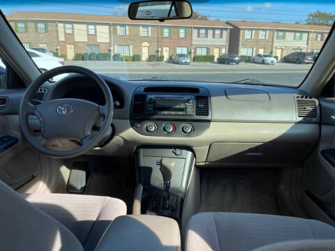 2005 Toyota Camry LE