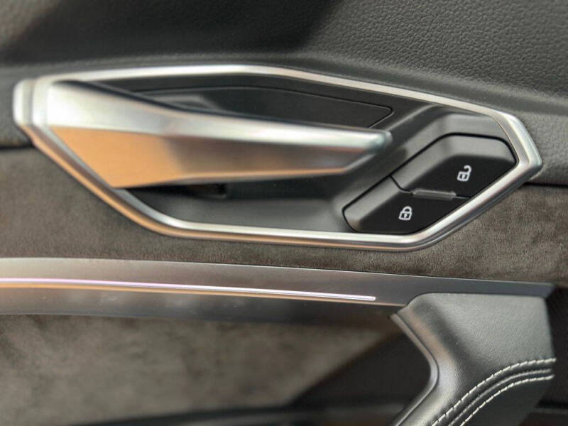 2019 Audi e-tron quattro Prestige