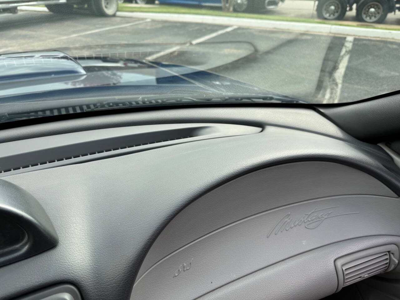 2001 Ford Mustang 17