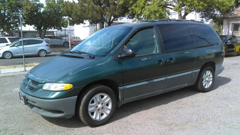 1997 Dodge Grand Caravan for sale at Larry's Auto Sales Inc. in Fresno CA