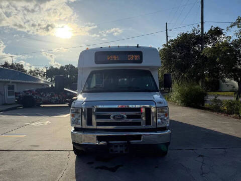 2017 Ford E-Series E-450 SD