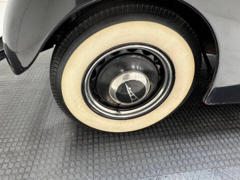 1937 Ford Deluxe