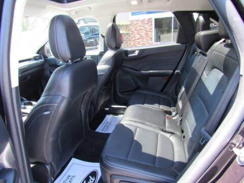 2022 Ford Escape Titanium