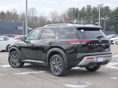 2025 Nissan Pathfinder SL