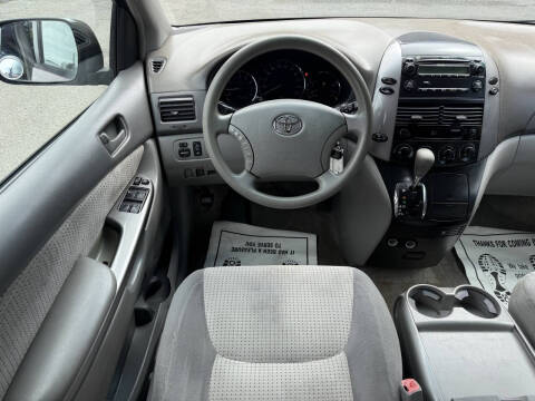 2006 Toyota Sienna CE 8 Passenger