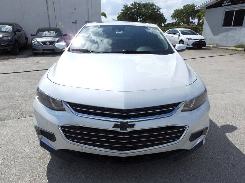 2017 CHEVROLET Malibu Sedan - $17,900