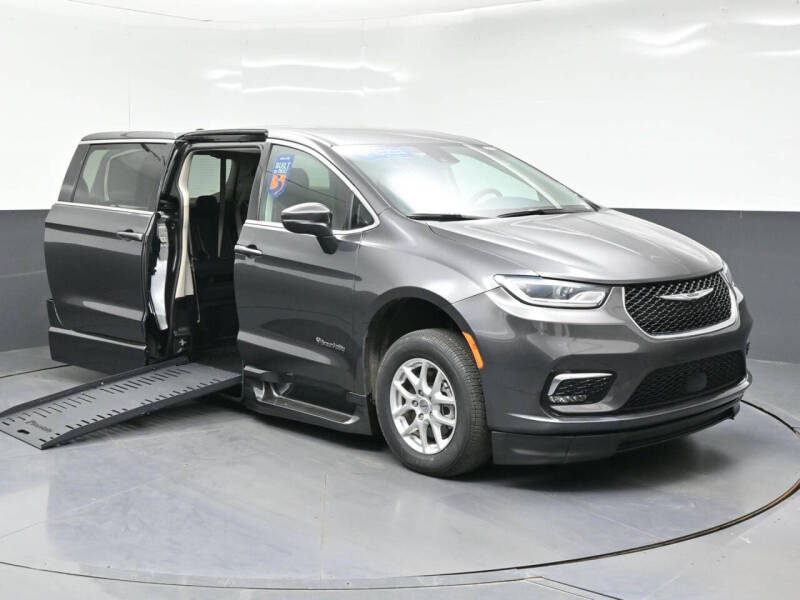 2023 Chrysler Pacifica Touring L