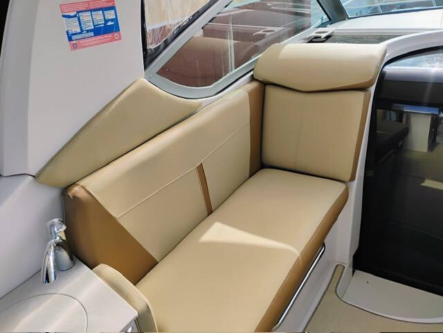 2012 Four Winns V305