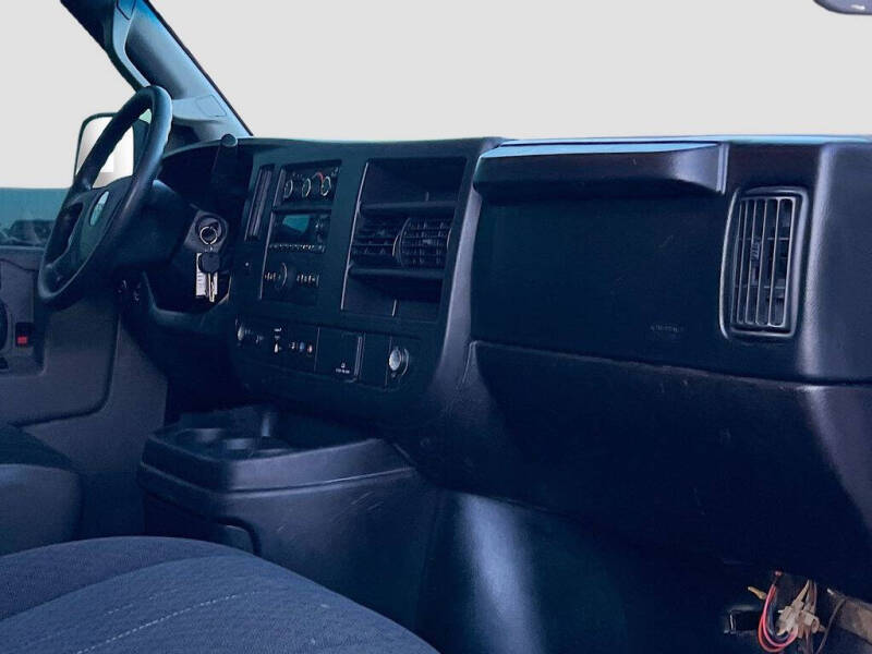 2022 GMC Savana 2500
