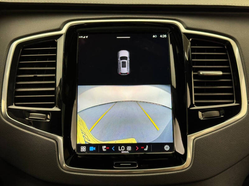 2023 Volvo XC90 Recharge T8 Ultimate Dark Theme