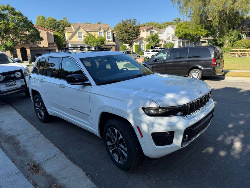 2023 Jeep Grand Cherokee Overland's photo