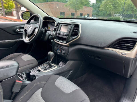 2017 Jeep Cherokee Sport