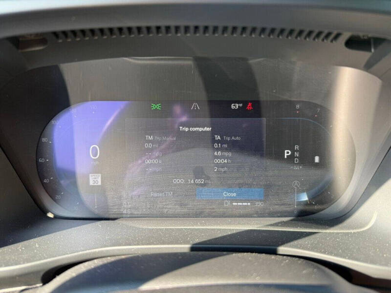 2025 Volvo XC40 B5 Plus Bright Theme