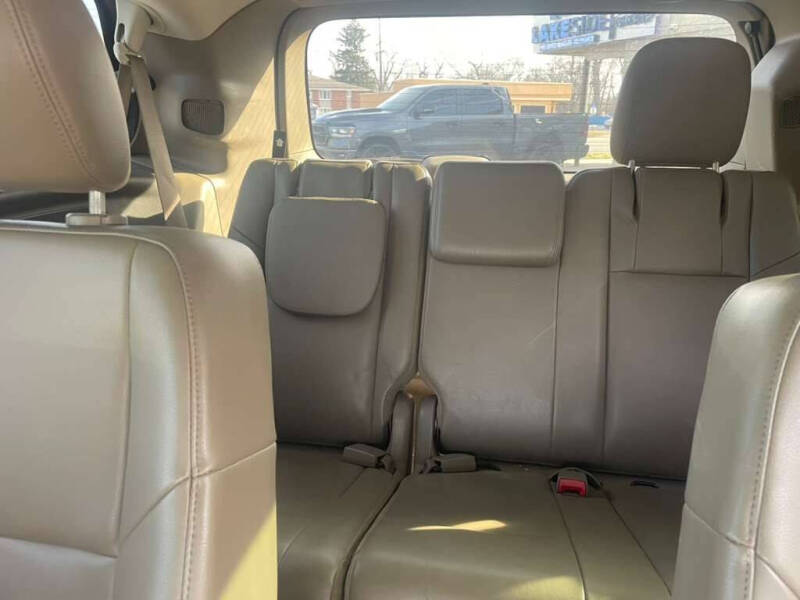 2012 Volkswagen Routan SE