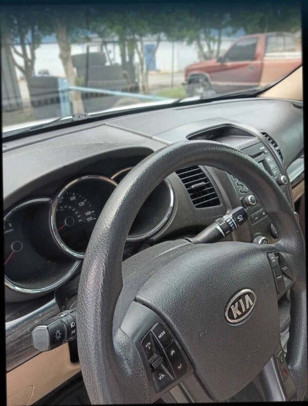2011 Kia Sorento LX