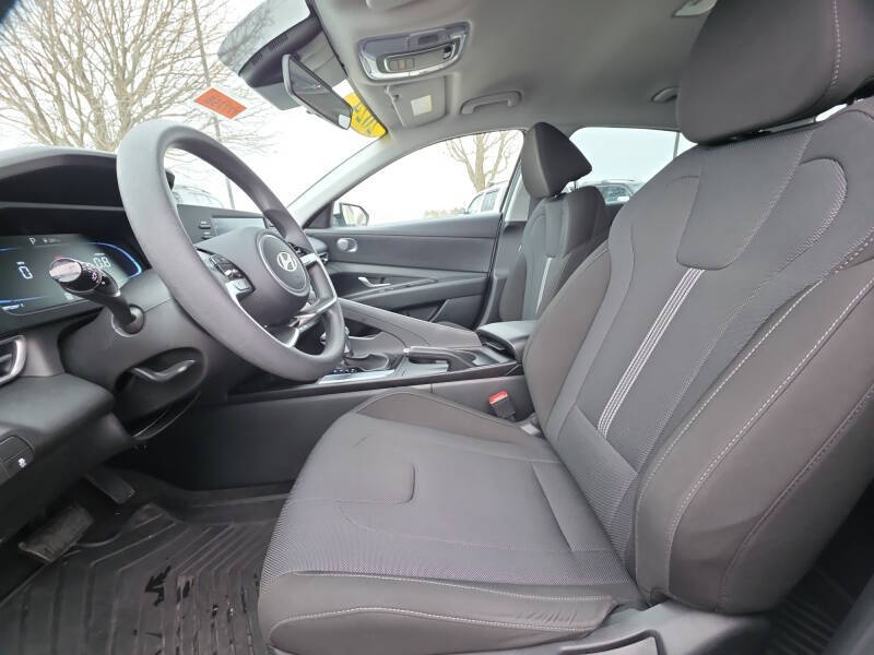 2024 Hyundai Elantra SE