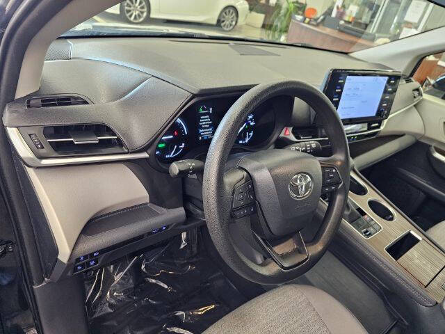 2023 Toyota Sienna LE 8-Passenger