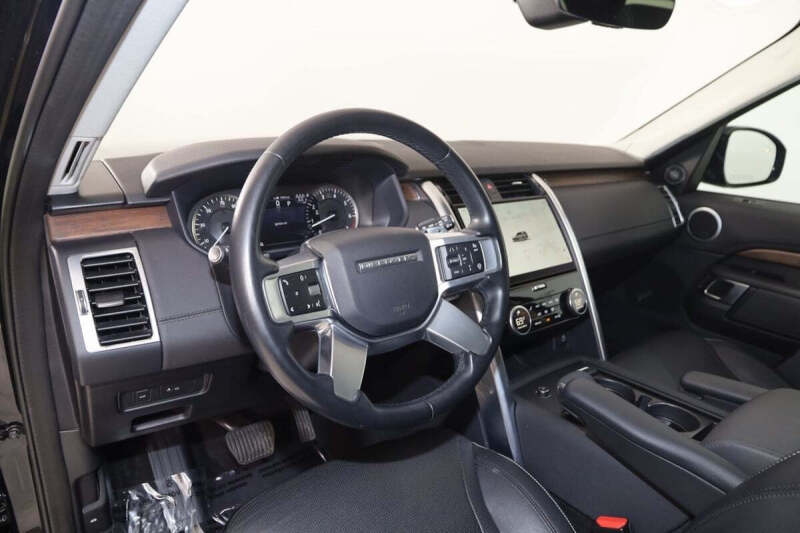 2023 Land Rover Discovery P300 S