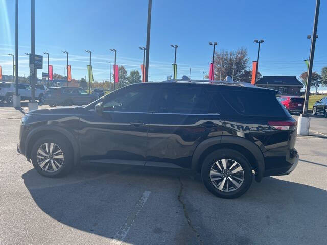 2024 Nissan Pathfinder SL