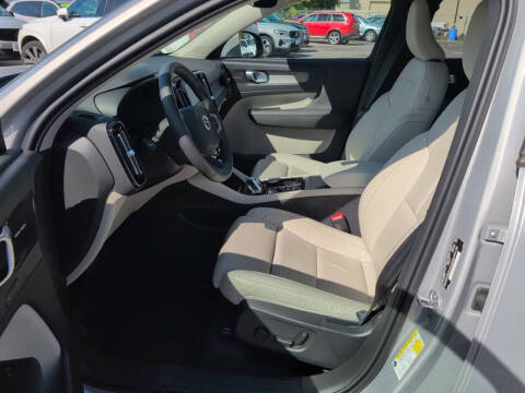 2024 Volvo XC40 B5 Plus Bright Theme