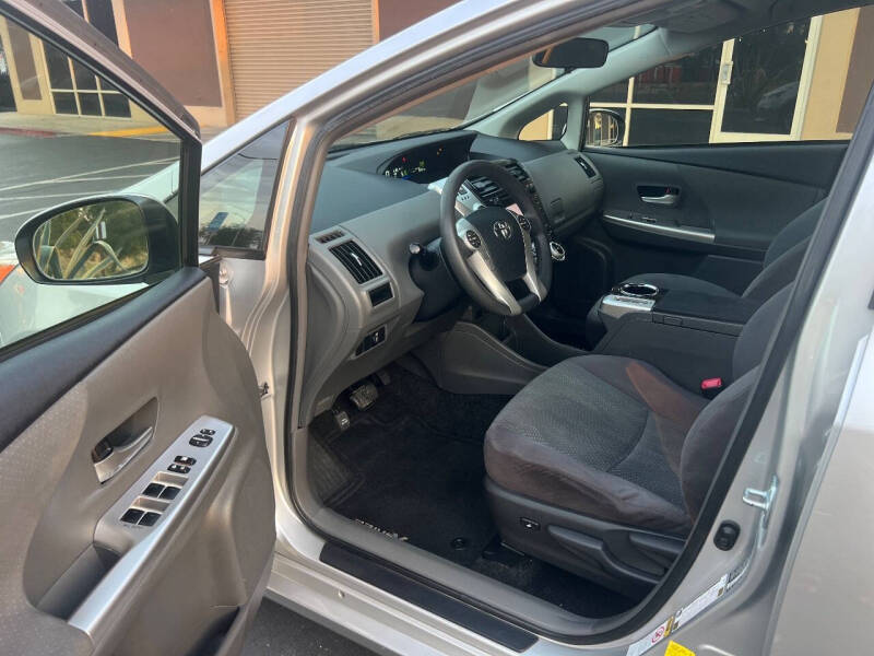 2013 Toyota Prius v Two