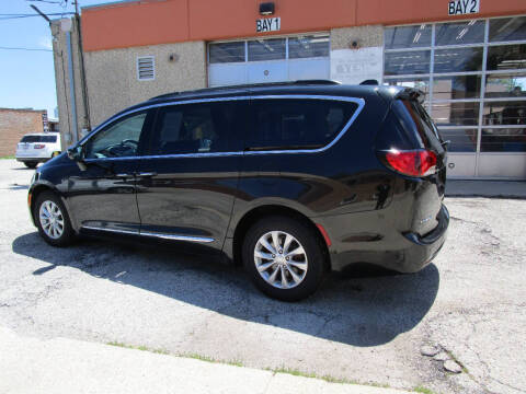 2017 Chrysler Pacifica Touring-L