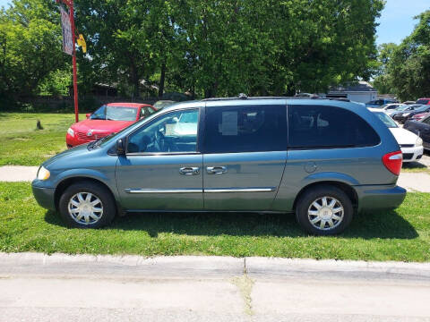 2005 Chrysler Town and Country for sale at D and D Auto Sales in Topeka KS