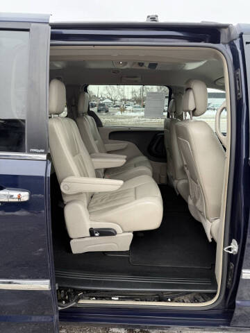2013 Chrysler Town and Country Touring-L