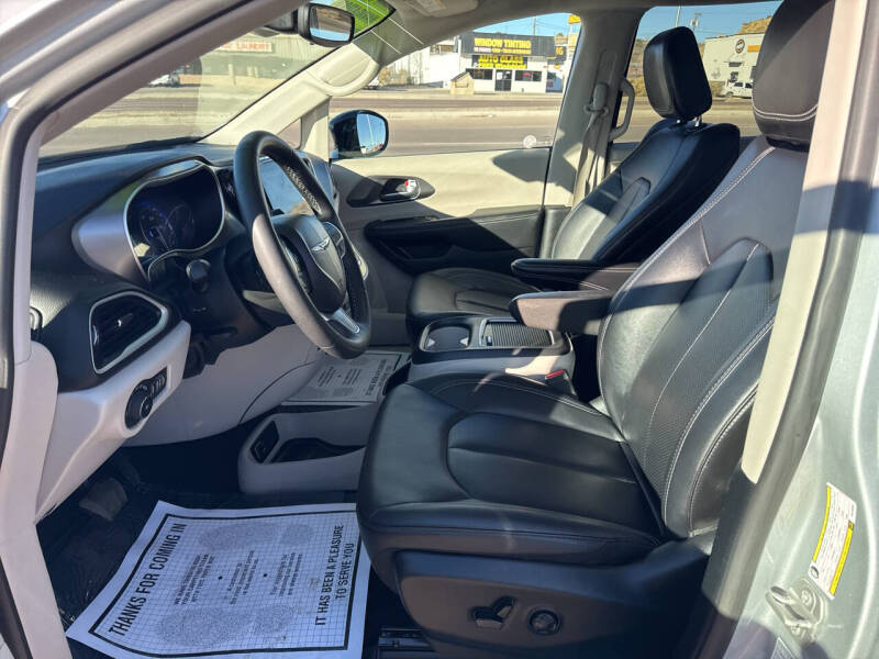 2024 Chrysler Pacifica Touring L