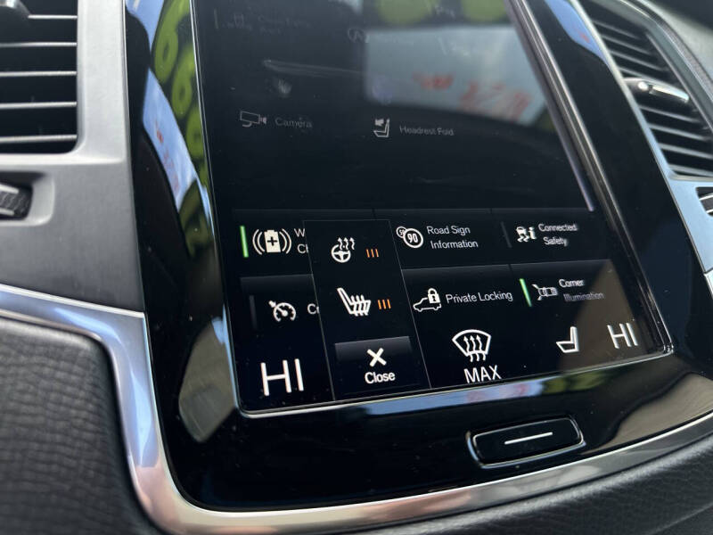 2021 Volvo XC90 T6 Momentum 7-Passenger