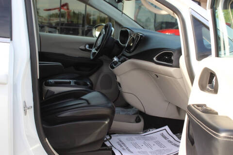 2023 Chrysler Pacifica Touring L
