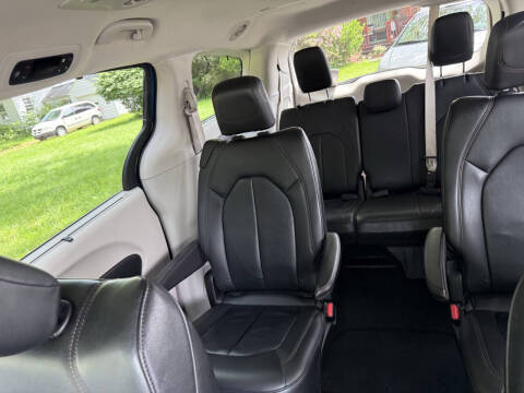 2017 Chrysler Pacifica Touring-L