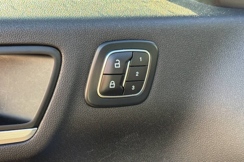 2025 Ford Escape Platinum - Photo 23