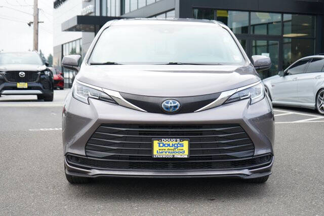 2021 Toyota Sienna LE 8-Passenger