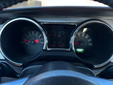 2005 Ford Mustang GT Deluxe