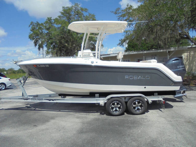 2017 Robalo R222