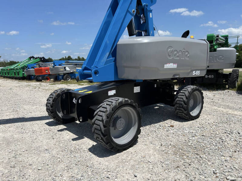 2017 Genie 65' Manlift