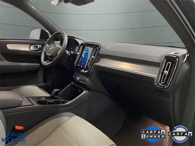 2025 Volvo XC40 B5 Core Bright Theme