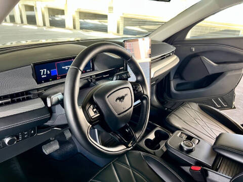 2022 Ford Mustang Mach-E Select