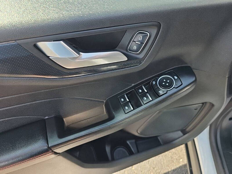 2025 Ford Escape ST-Line Select