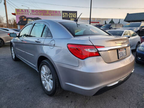2014 Chrysler 200 LX
