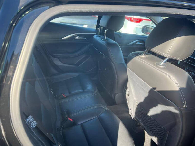 2017 Infiniti QX30 Premium