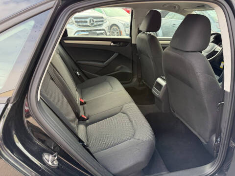 2014 Volkswagen Passat 1.8T S PZEV