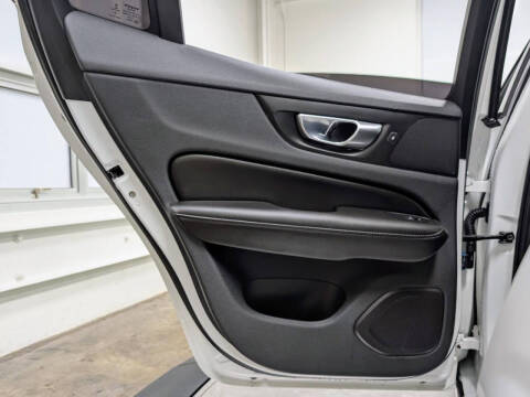 2023 Volvo S60 Recharge T8 Core Dark Theme