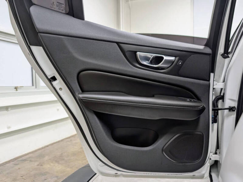 2023 Volvo S60 Recharge T8 Core Dark Theme