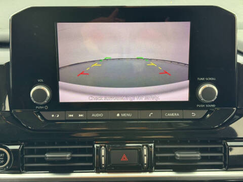 2022 Nissan Pathfinder SV