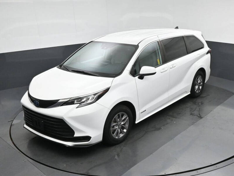 2021 Toyota Sienna LE 8-Passenger
