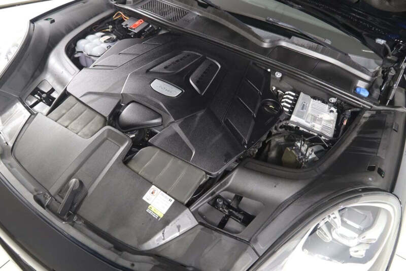 2023 Porsche Cayenne Platinum Edition