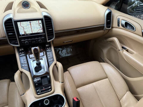 2014 Porsche Cayenne Platinum