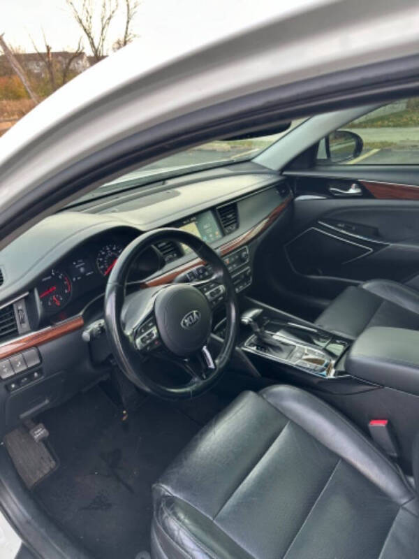 2017 Kia Cadenza Premium